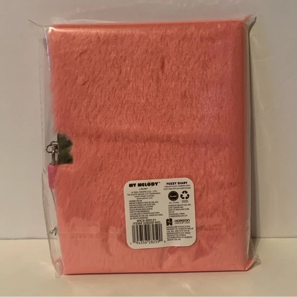 NWT. HELLO KITTY Melody Fuzzy Journal Diary with Lock